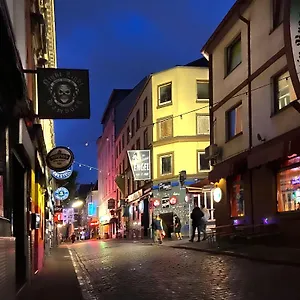 https://sleep-in-hamburg-kajuten.hamburg-hotels-de.com